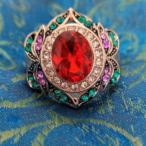 Exquisite Noble Flower Ring - Picture 7 of 7